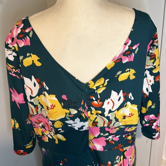 Plus Size Floral 3/4 Sleeve, Pocketed Vintage Dress, size 24 - Picture 10 of 11